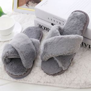Chaussons d'hiver pour femmes avec fausse fourrure, chaussures chaudes tendance, pantoufles plates à enfiler pour femme - Product Image 1