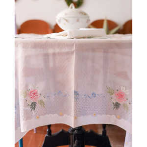 Mantel de Organza de Lino con Rosas Bordadas Alessandratermoli, 12 Servilletas, Rectangular, Diseño a Rayas, Técnica No Tejida para Hoteles - Product Image 1