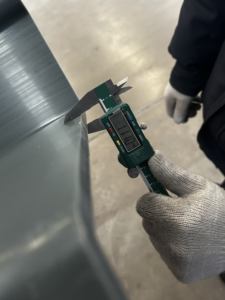 Pila versátil de láminas de plástico PVC, ideal para aplicaciones marinas de control de inundaciones y protección de vías fluviales - Product Image 6