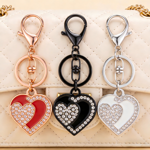 Portachiavi in Metallo Smaltato Personalizzato con Logo, <span class=keywords><strong>Serie</strong></span> Cuore, Forma Personalizzata, Colore a Scelta, con Strass alla Moda a Forma di Amore - Product Image 1