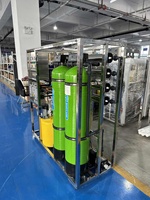 Système de traitement de l'eau industrielle 500LPH-1000LPH RO Pompe de filtration pour plantes commerciales Boîte de vitesses PLC 220V Stockage de l'eau d'un an