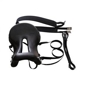 Silla de montar profesional sintética estilo inglés para entrenamiento, con doble banda abdominal y estructura de madera/plástico, para resistencia. - Product Image 1