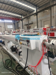 Máquina Extrusora de Tuberías Aislantes de HDPE, PPR, PE, PP RUIJIE para Alcantarillado, Suministro de Agua y Drenaje con Motor de Tornillo y Engranaje - Product Image 4