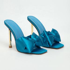 Sandales d'été confortables à talons hauts en métal et bout carré avec nœud papillon pour femmes - Product Image 2