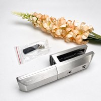 Support de fixation robuste en acier inoxydable pour verre, finition satinée brossée, profil en U asymétrique, plaque arrière pré-perforée, avec écrou et boulon