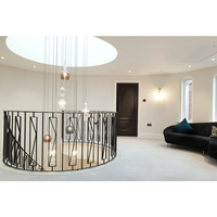 Escalier rond moderne d'intérieur en fer forgé, balustrades en spirale