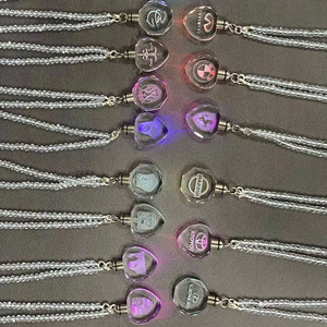 Venta al por mayor de fábrica: Collares de cristal con imagen LED, artesanías de metal y vidrio, llaveros promocionales con logotipo personalizado, mosquetones para bodas - Product Image 2