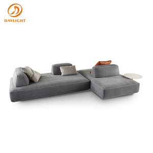Divano Componibile Stile Isola, Divano Basso in Tessuto Grigio Chiaro con Pouf Staccabile, Arredamento <span class=keywords><strong>Contemporaneo</strong></span> per Soggiorno - Product Image 6