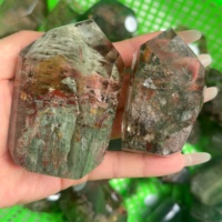 Vente en gros de cristaux naturels de quartz de jardin en forme libre, pierres de guérison en quartz fantôme vert pour la décoration intérieure