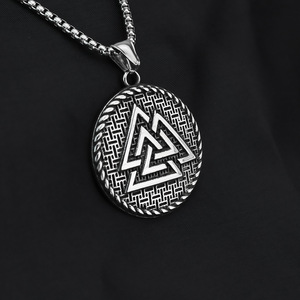 Colgante de acero inoxidable para hombre, collar triangular vikingo geométrico, joyería de regalo - Product Image 1
