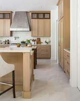 Meubles de cuisine ALVIN en chêne clair style Shaker, îlot de cuisine de style farmhouse pour villa, vente en gros