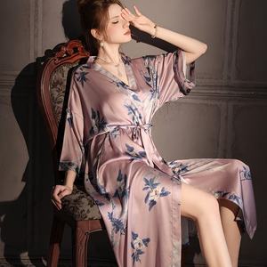 Lumee Nouveaux pyjamas pour femmes, robe de style chinois à motif floral rose, robe de mariée personnalisable en satin. - Product Image 3