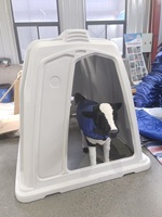 Abri pour veau en plastique pour l'extérieur, résistant au froid, avec couverture isolante