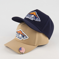 Casquette de golf tendance à visière incurvée personnalisée avec patch de marque en PVC, fermeture snapback et badge de visière élégant, casquette de sport d'extérieur performante