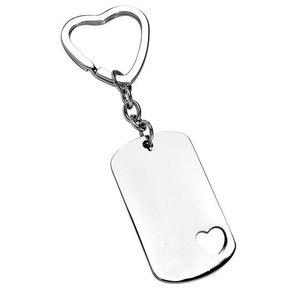 Portachiavi a Forma di Cuore con Targhetta Rettangolare e Ritaglio a Cuore - Product Image 1