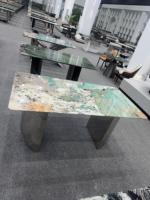 Table de salle à manger rectangulaire en quartzite vert jungle tropicale, pierre naturelle écologique, quartzite émeraude du Brésil, célèbre et luxueuse