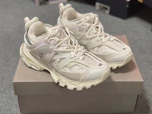 Chaussures de sport de haute qualité, élégantes, confortables et respirantes pour hommes et femmes, chaussures de marche et décontractées de style nouveau. - Product Image 1