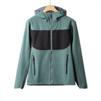 Veste coupe-vent imperméable OEM en softshell avec coutures thermosoudées pour la randonnée, les voyages, les activités de plein air et les occasions décontractées, doublure polaire intérieure, vert noir