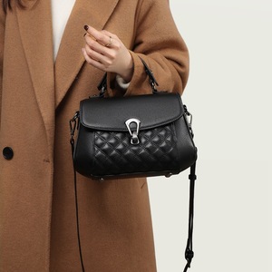 กระเป๋าถือหนังแท้ทรง Satchel สำหรับผู้หญิง ลายควิลท์เพชร  หูหิ้วเดี่ยว แฟชั่นกระเป๋าสะพายข้าง - Product Image 3