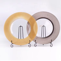 Assiette de présentation en verre classique écologique avec bord doré et argenté pour mariage
