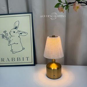 Lampe de chevet créative plissée en tissu floral, rechargeable, style minimaliste moderne, pour chambre à coucher, lumière d'ambiance, vente en gros directe usine - Product Image 4