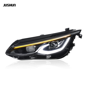 Conjunto de faros LED Jushun para Volkswagen Golf 8 2021-2024 versión de alta gama con DRL y luz direccional - Product Image 1