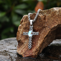 Collier unisexe en acier inoxydable avec pierre opale, design nordique, souvenir scandinave, croix celtique, bijoux vikings