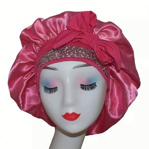 Gorro de satén de doble capa con logotipo personalizado de alta calidad, brillante, con diamantes de imitación y banda elástica de seda. - Product Image 4