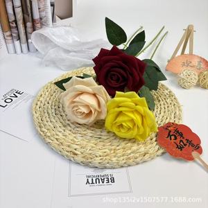 Flores Artificiales Qiye, Rosa de Terciopelo Grande, Decoración para Bodas y Hogar, Estilo Moderno y Romántico - Product Image 1