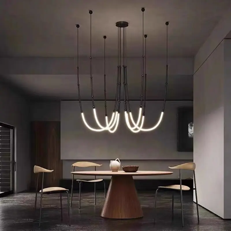 2023 neue europäische Stil Luxus Eisen LED Kronleuchter Villa Wohnzimmer Linie Hängelampe Kronleuchter für hohe Decke