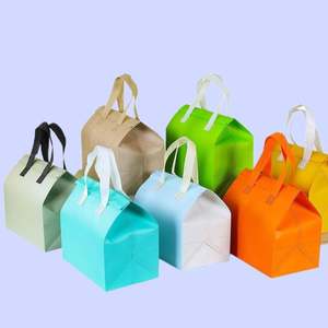 Sac isotherme personnalisé noir en aluminium jetable, écologique, non tissé, isolé thermiquement pour repas à emporter - Product Image 1