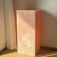 Table d'appoint en marbre onyx rose naturel, table ronde de luxe avec design moderne et caractéristiques écologiques pour la salle à manger à domicile