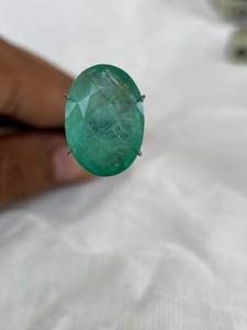 พลอยมรกตสีเขียวธรรมชาติทรงรีเจียระไน  สำหรับแหวน จี้ สร้อยคอ เครื่องประดับชั้นดี - Product Image 3