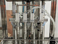Machine de remplissage pour boissons, shampoings, eau pure, liquides visqueux, produits chimiques, vêtements, avec contrôle PLC et fonctions d'économie d'énergie