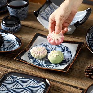 Juego de Vajilla Cuadrada de Cerámica Pintada a Mano con Diseño de Olas Marinas, Estilo Japonés, Retro, de Lujo Ligero, con Acabado Bajo Esmalte, Sostenible - Product Image 5