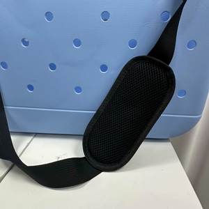 Bolsas de Playa y Piscina de Neopreno Personalizables al por Mayor con Correas de Hombro Intercambiables para Minoristas - Product Image 4