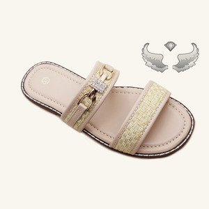 Chaussons ouverts pour femmes, tendance et très demandés, disponibles en gros à un prix avantageux. Sandales plates pour femmes. - Product Image 3