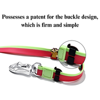 NOVIPET Accessoires de Noël pour animaux de compagnie : Collier et laisse pour chien avec breloques, imperméables, durables, de luxe – Ensemble collier et laisse pour chien