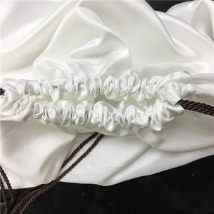 Роскошный большой многоразовый дорожный мешок-пыльник из гладкого атласа на шнурке для хранения белья и одежды - Product Image 4