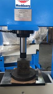 Machine de <span class=keywords><strong>presse</strong></span> <span class=keywords><strong>hydraulique</strong></span> électrique haute performance de 63 tonnes pour le moulage et le pressage/H Frame SP-63 de <span class=keywords><strong>presse</strong></span> de poinçonnage <span class=keywords><strong>hydraulique</strong></span> - Product Image 6