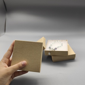 Großhandel 3,5x3,5x1 Zoll Kraft karton Schmucks cha tullen mit Prägung Kleine Geschenk verpackung Fall für Halsketten Armbänder - Product Image 3