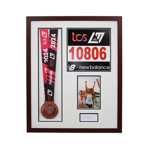 Multi-In-One Eco MDF Wood Frame Pendurado Medalha e Evento Esportivo Photo Display Box para Marathon Memorial Wall Hanging