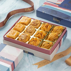 Rollo de Baklava Surtido de Nueces <span class=keywords><strong>Edi</strong></span> de Arabia Saudita, Caja de Regalo Elegante y Completa, Dulces Pequeños de Boutique Dorados, Caja de Baklava Premium con Dátiles - Product Image 3