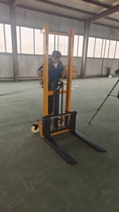 Sıcak Fırsatlar 1-3 Ton Taşınabilir Kendinden Yüklemeli Manuel El Tipi <span class=keywords><strong>Forklift</strong></span> Hidrolik Palet İstifleyici Hafif İşler İçin - Product Image 2