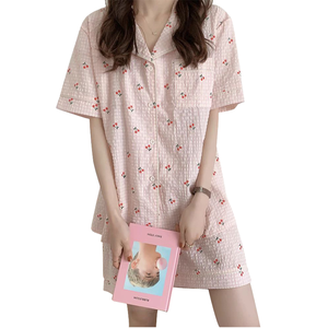 Conjunto de 2 Piezas de Camisones Casuales Florales Transpirables de Verano para Mujer, Pantalones Cortos de Cintura Media con Manga Corta, Cintura Elástica, 100% Poliéster - Product Image 2