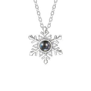Collana con Ciondolo a Fiocco di Neve in Rame e Zircone 'Ti Amo' in Cento Lingue, <span class=keywords><strong>Serie</strong></span> Romantica per Feste e Regali di Natale - Product Image 4
