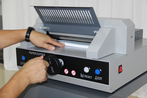 Découpeuse de papier électrique de bureau 320V + coupe-papier A4 avec dispositif d'étalonnage infrarouge - Product Image 5