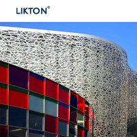 Panneau en aluminium découpé au laser pour façade moderne, motifs géométriques, architecture
