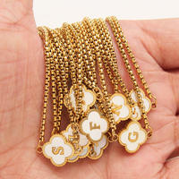 Trèfle à quatre feuilles de luxe en acier inoxydable 18 carats A-Z initiale 26 lettres majuscules Bracelet pour femme