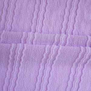 Usine personnalisée en gros 225gsm 100% Polyester vague Texture tricot Jacquard femmes vêtements tissu - Product Image 2